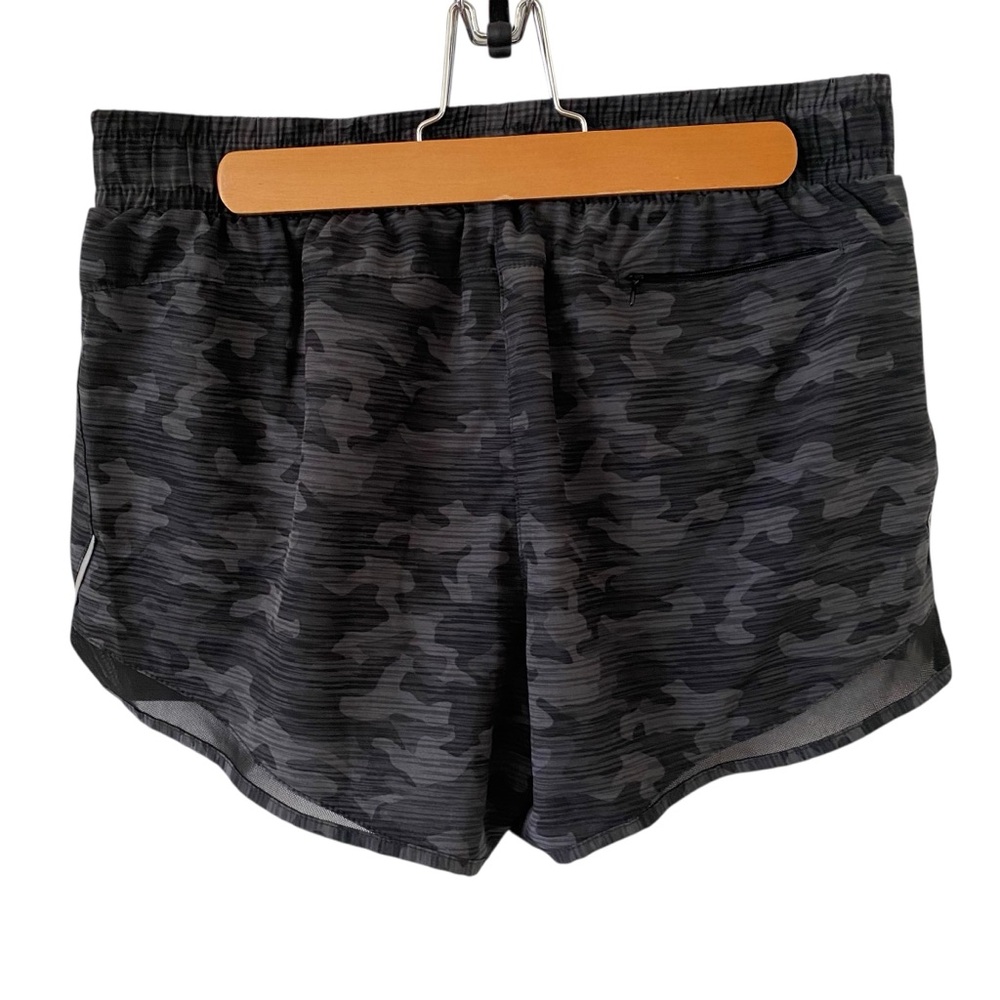 ASICS Gray Black Camo Print Athletic Running Shorts Women’s Size Medium - Picture 2 of 4